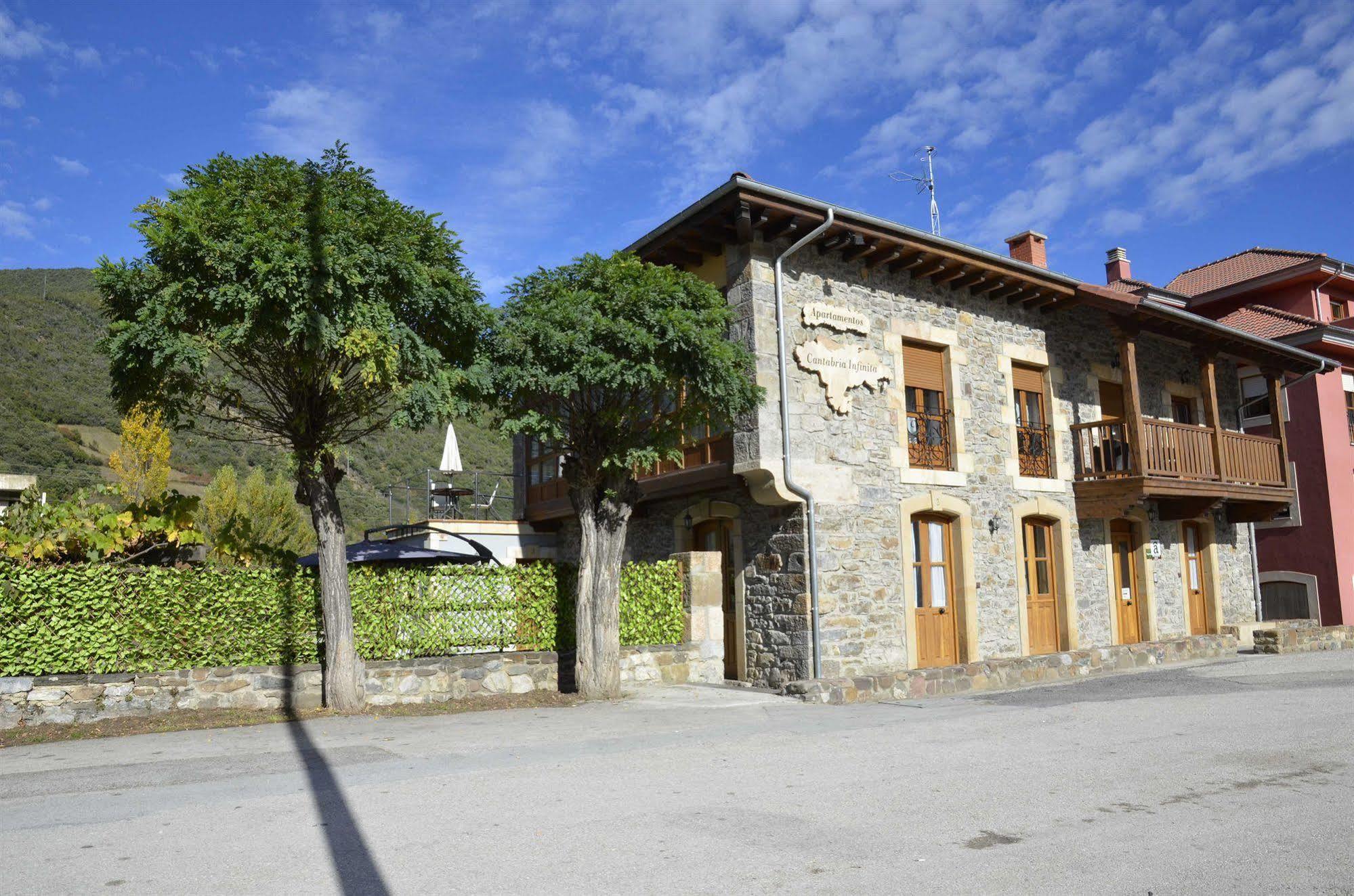 Apartamentos Spa Cantabria Infinita Сильориго-де-Льебана Экстерьер фото